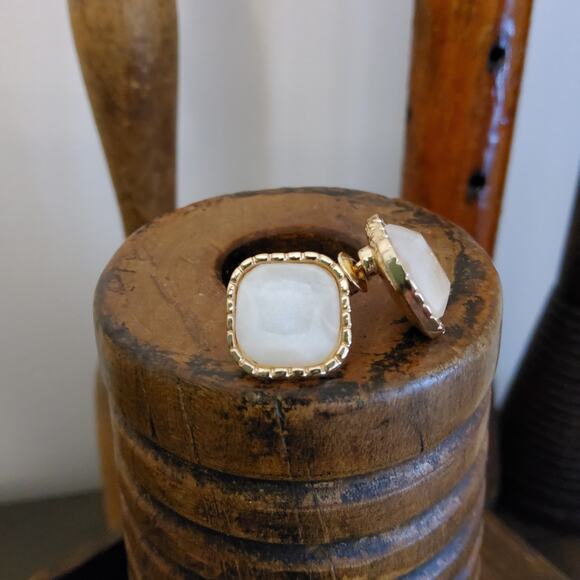 Women's Fashion Homaica Marble Stud Earrings in Champagne White - Picture 2 of 10